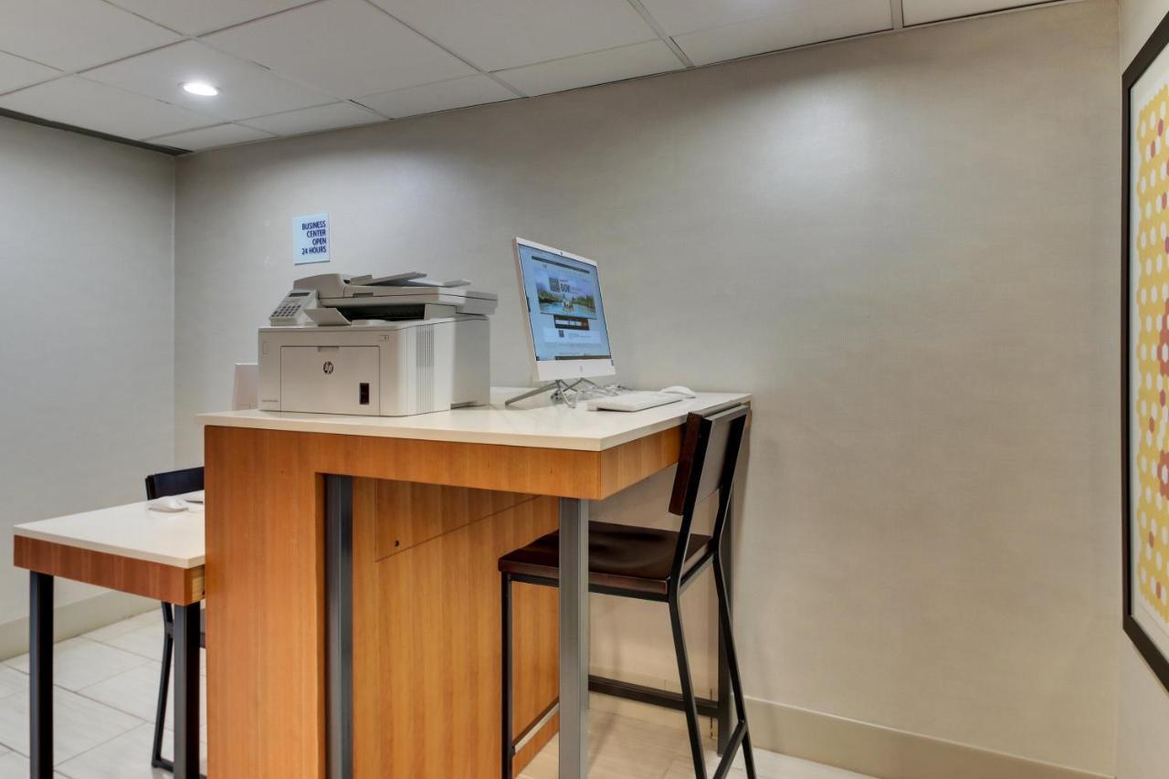 Holiday Inn Express Pittston - Scranton Airport By Ihg Екстериор снимка