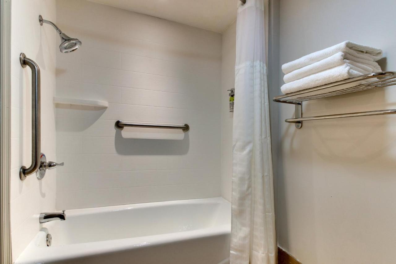 Holiday Inn Express Pittston - Scranton Airport By Ihg Екстериор снимка