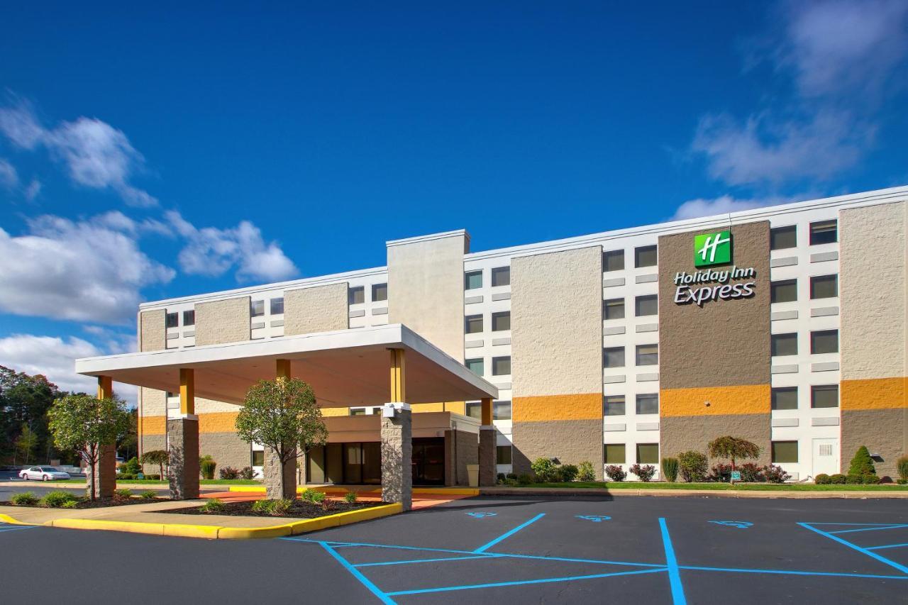Holiday Inn Express Pittston - Scranton Airport By Ihg Екстериор снимка