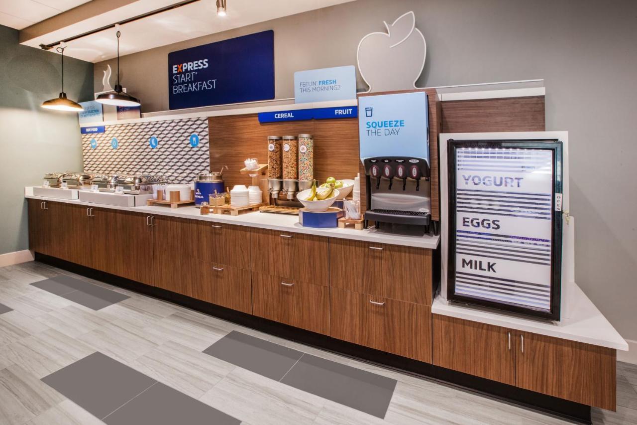 Holiday Inn Express Pittston - Scranton Airport By Ihg Екстериор снимка